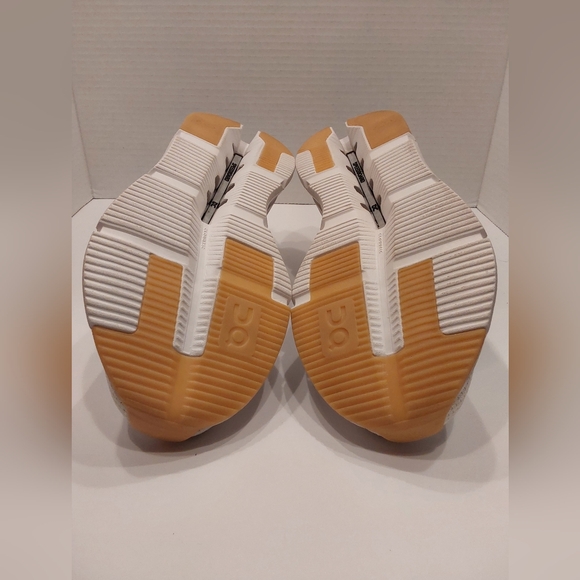 ON CLOUDNOVA UNDYED 9W BRAND NEW - Picture 4 of 5